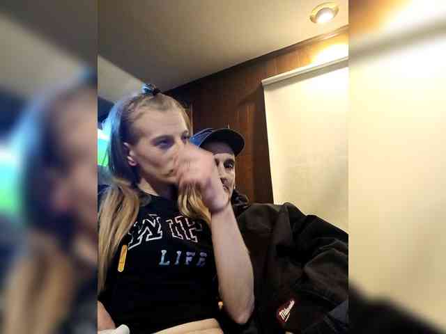 CuteCouple4u69 webcam