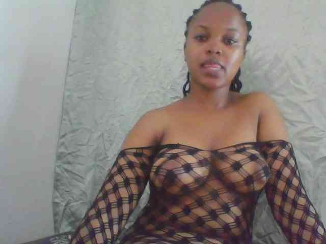 Babyfacea (23, Black Cam Girl) performing squirt.