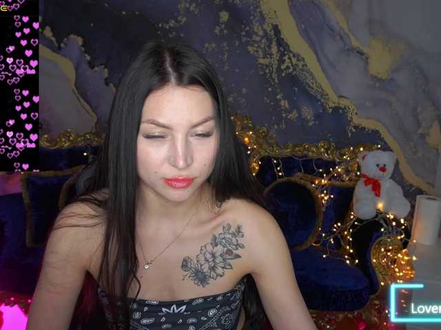 le modèle EliseVelour est en webcam porno dans un show sur le site bongacams, il possède les tags suivants: White/Caucasian,Brunette,Shaved