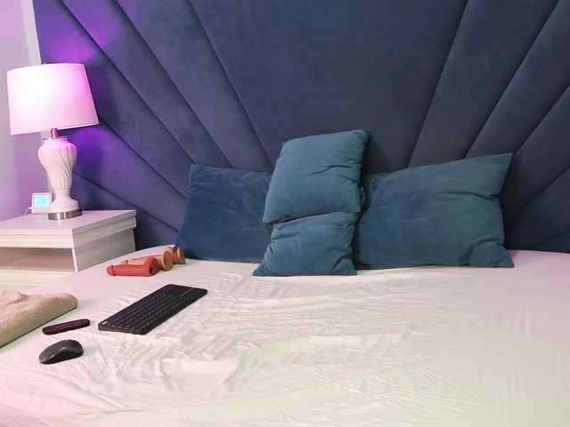 Deezylicious's BongaCams show and profile