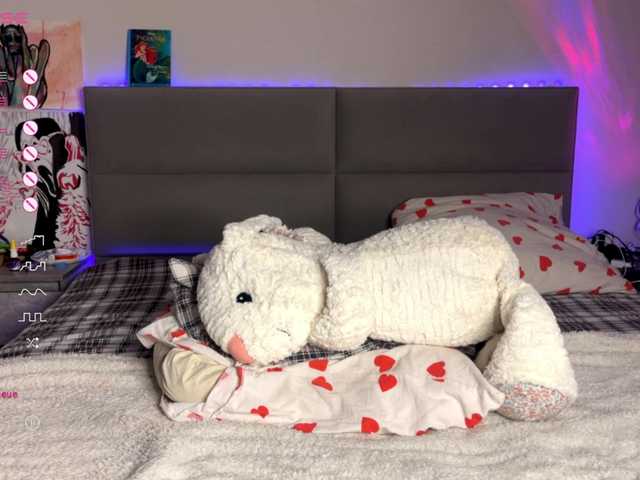 Bonkers HellyPaw from BongaCams gets her bod penetrated on video! HellyPaw from BongaCams