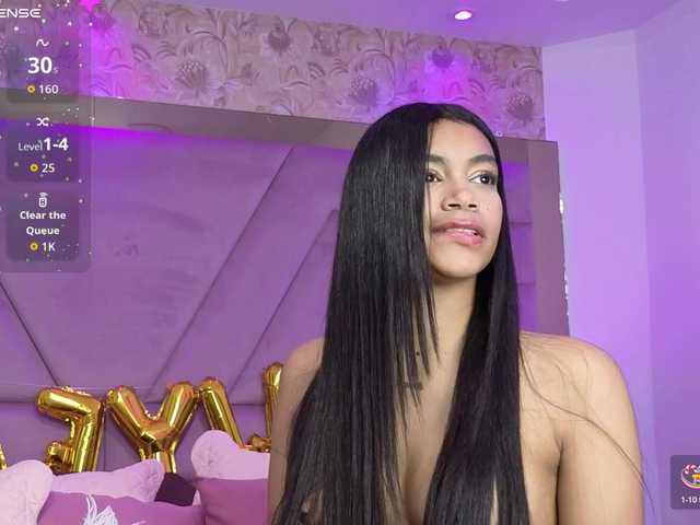 LunaRoussel's BongaCams show and profile