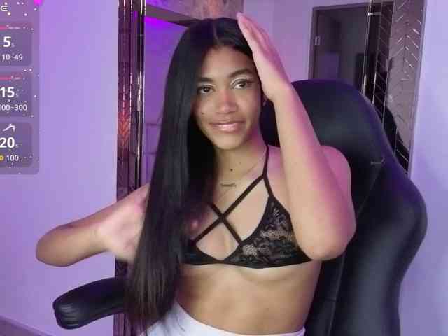 LunaRoussel Live Webcam on BongaCams