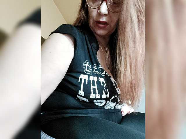 Cristinatina's BongaCams show and profile