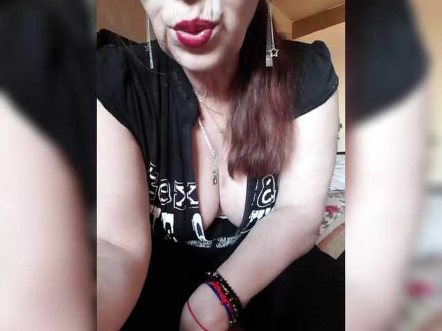 Cristinatina's BongaCams show and profile