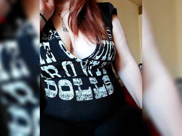 Cristinatina's BongaCams show and profile