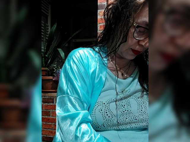 Cristinatina's BongaCams show and profile