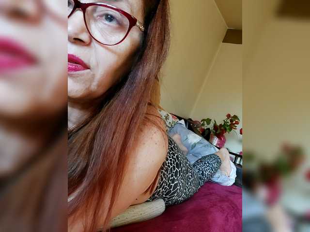 Cristinatina's BongaCams show and profile