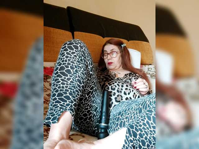 Cristinatina's BongaCams show and profile