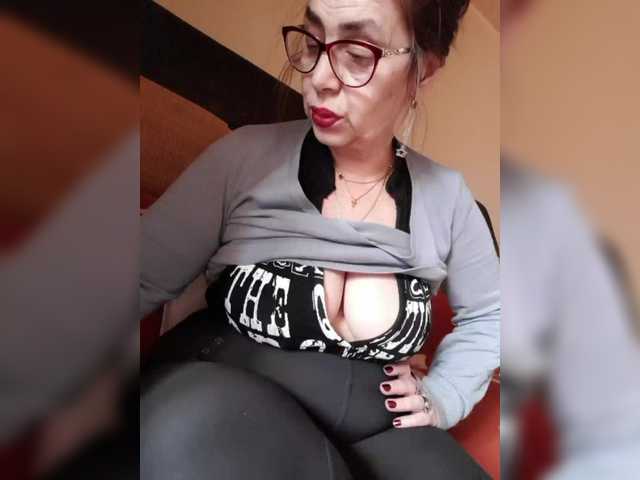 Cristinatina's BongaCams show and profile