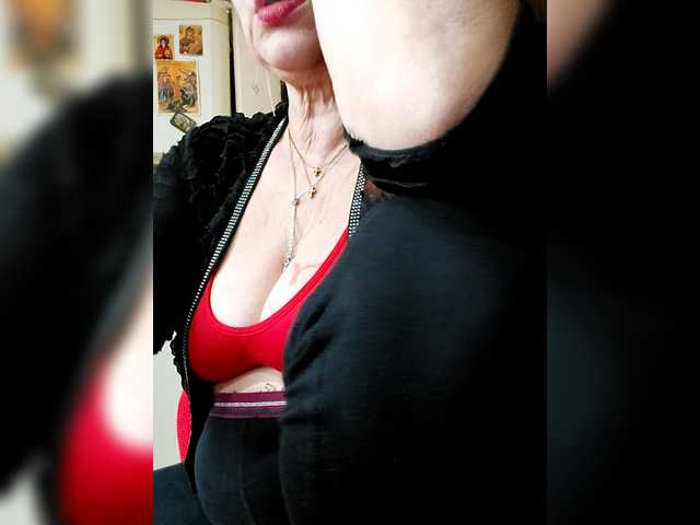 Cristinatina's BongaCams show and profile