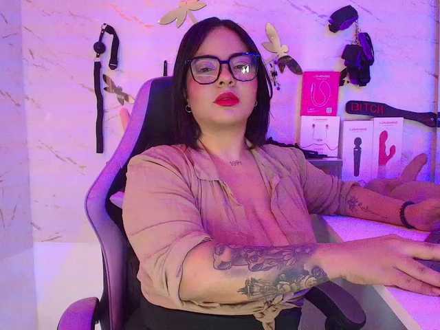 Luciana-'s BongaCams show and profile