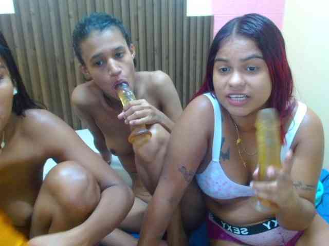 Lulu-Ashley-Tatiana webcam