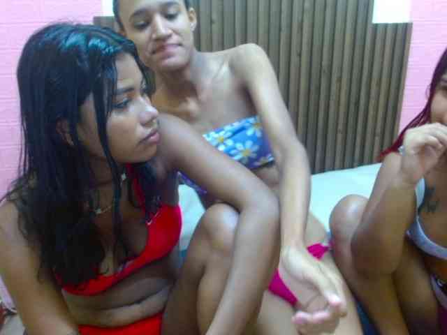 Lulu-Ashley-Tatiana webcam