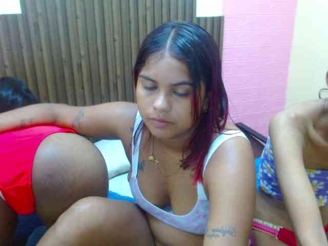 Lulu-Ashley-Tatiana webcam