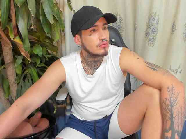 AndrewTd Live Webcam on BongaCams