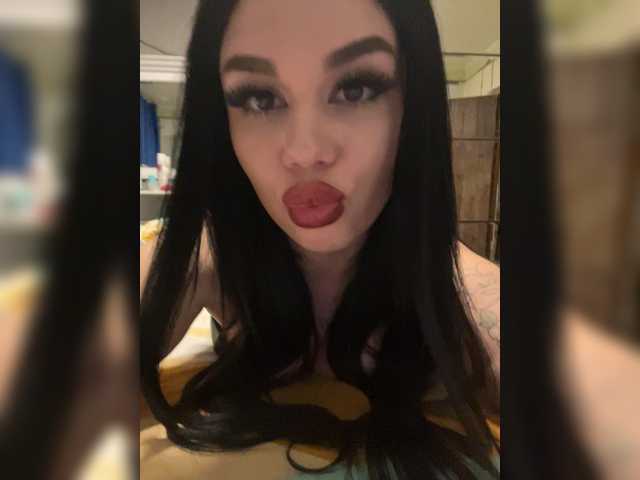 Liysan11's BongaCams show and profile