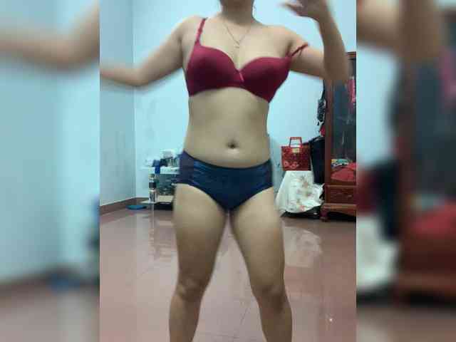 Phoebe90 webcam