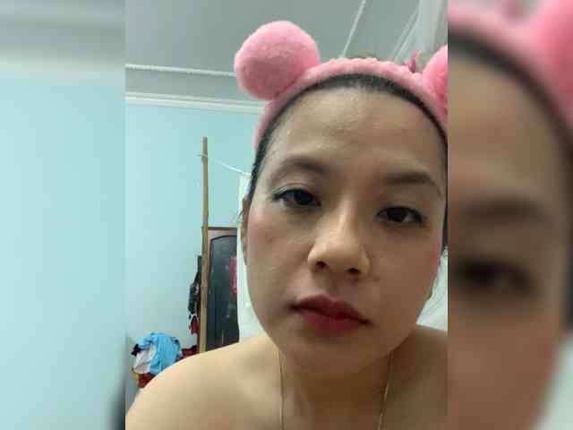 Phoebe90 Live Webcam on BongaCams