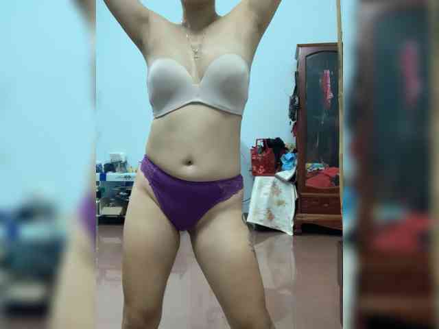 Phoebe90 webcam