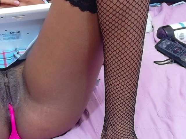 shyblacksweetiee's BongaCams show and profile