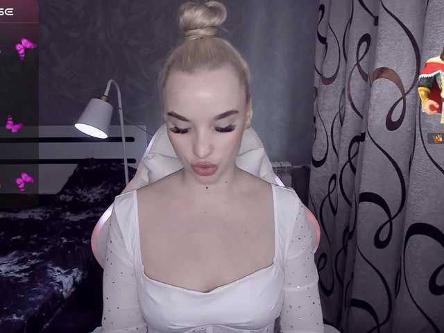 KiraKrox's BongaCams show and profile