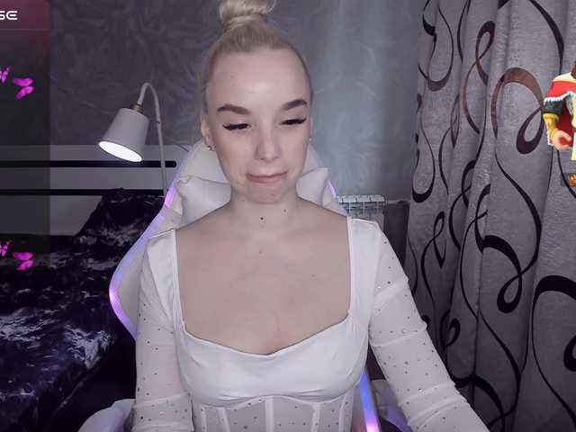 KiraKrox's BongaCams show and profile
