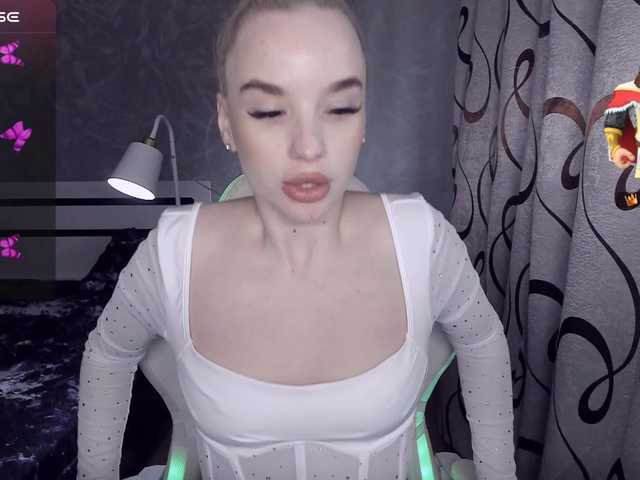 KiraKrox's BongaCams show and profile