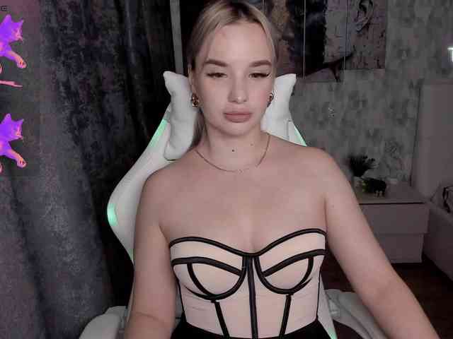 KiraKrox Live Webcam on BongaCams
