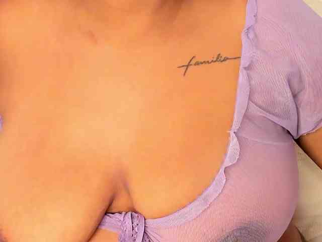 NinaCollinss webcam