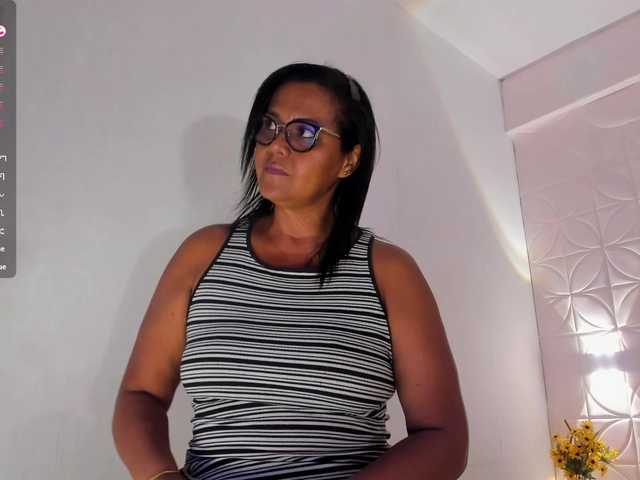 Emilly's BongaCams show and profile