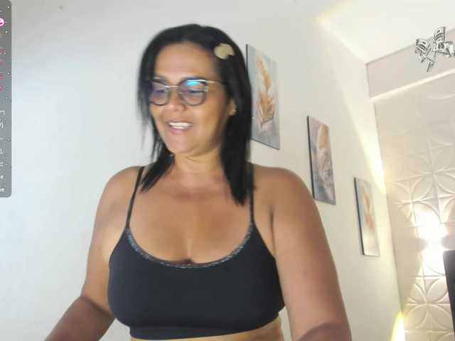 Emilly's BongaCams show and profile