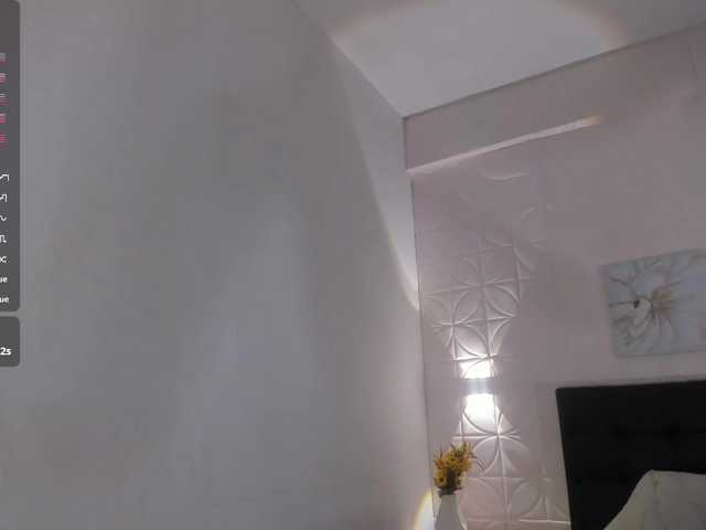 Emilly's BongaCams show and profile