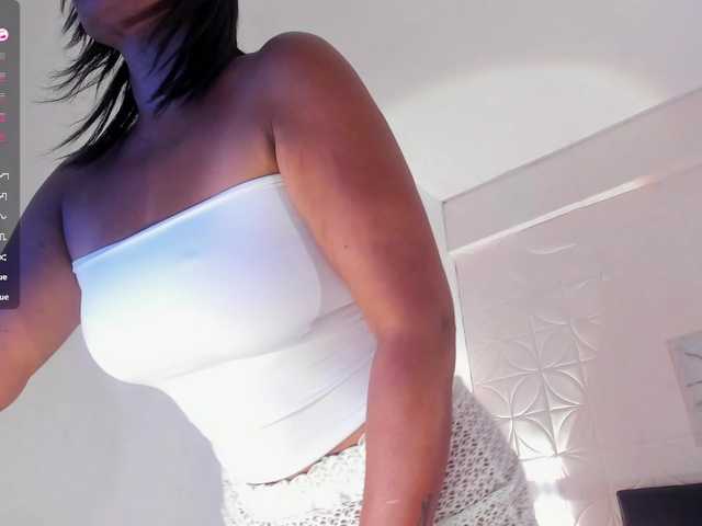 Emilly's BongaCams show and profile