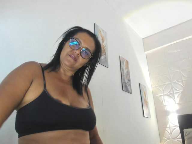 Emilly's BongaCams show and profile