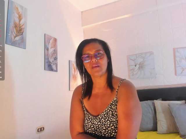 Emilly's BongaCams show and profile