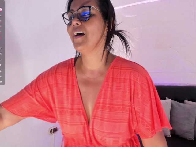 Emilly's BongaCams show and profile