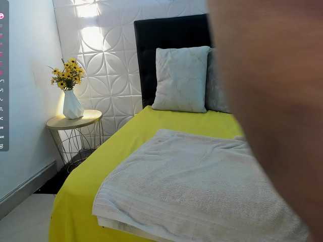 Emilly's BongaCams show and profile