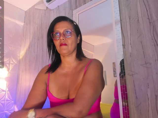 Emilly's BongaCams show and profile