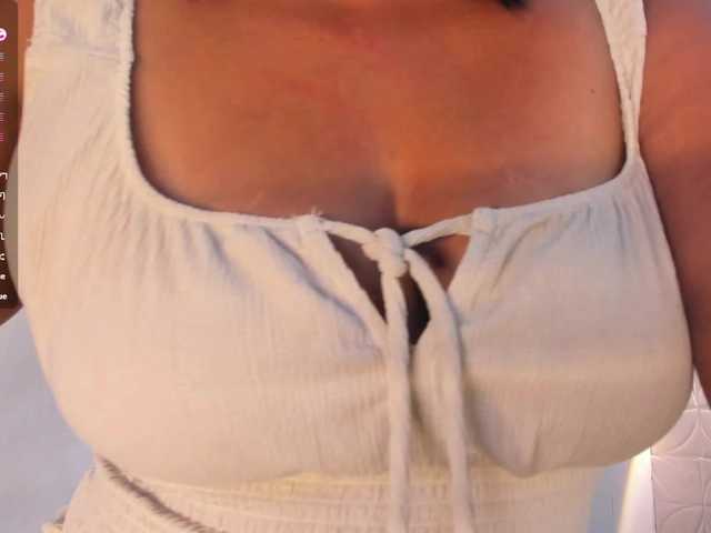 Emilly live cam profile