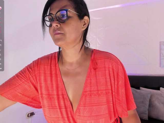 Emilly's BongaCams show and profile