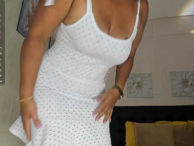 Emilly's BongaCams show and profile