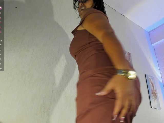 Emilly's BongaCams show and profile