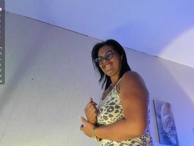 Emilly's BongaCams show and profile