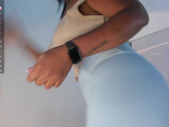 Emilly's BongaCams show and profile