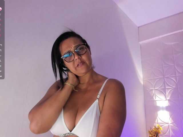 Emilly's BongaCams show and profile