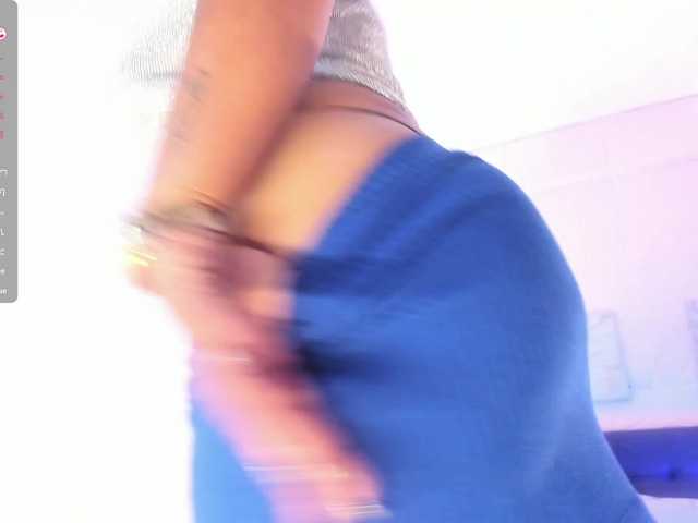 Emilly's BongaCams show and profile