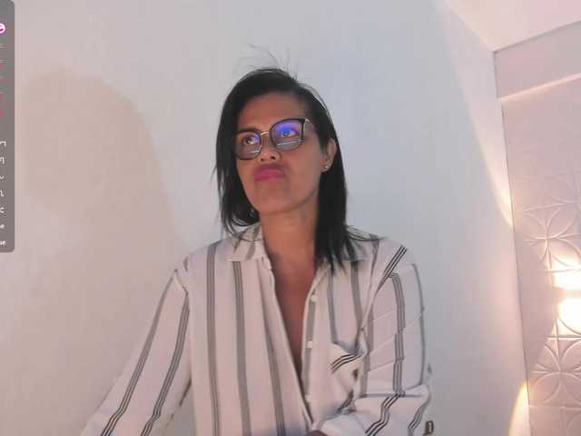 Emilly's BongaCams show and profile