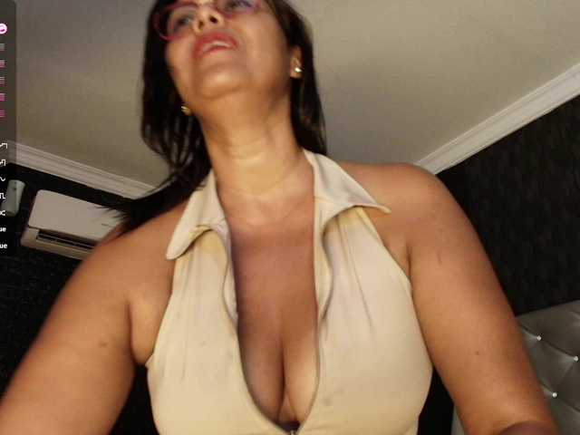 Emilly's BongaCams show and profile