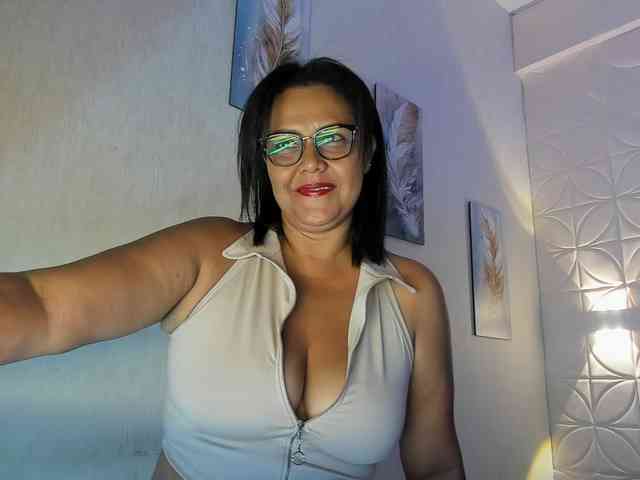 Emilly bongacams